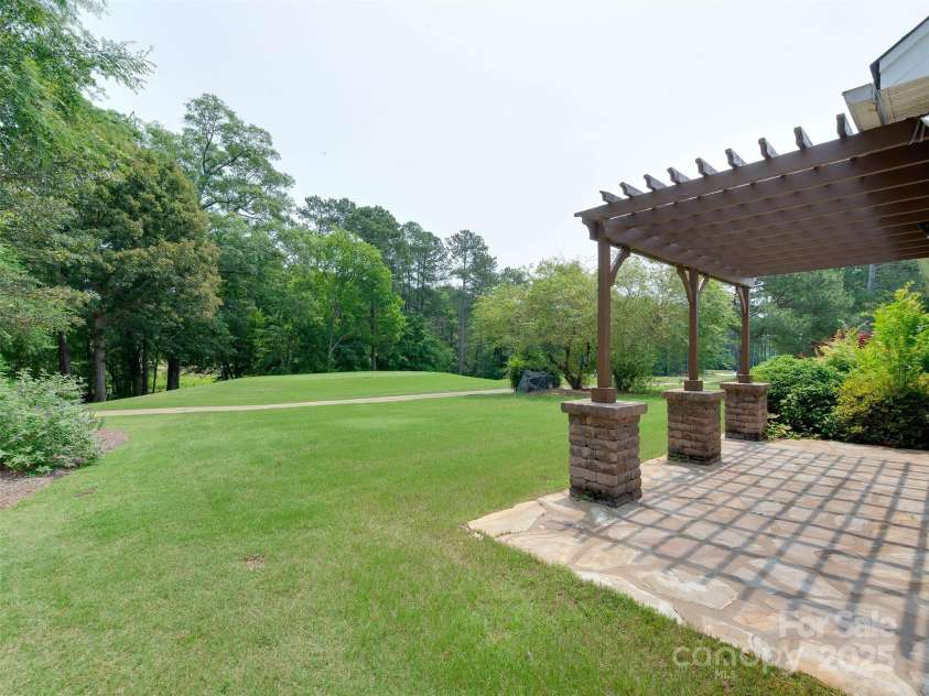 9607 Kestral Ridge Drive, Charlotte, NC 28269.  MLS# CAR4237682, YatesRealty ID 20323. 