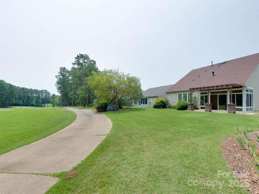 9607 Kestral Ridge Drive, Charlotte, NC 28269.  MLS# CAR4237682, YatesRealty ID 20323. 