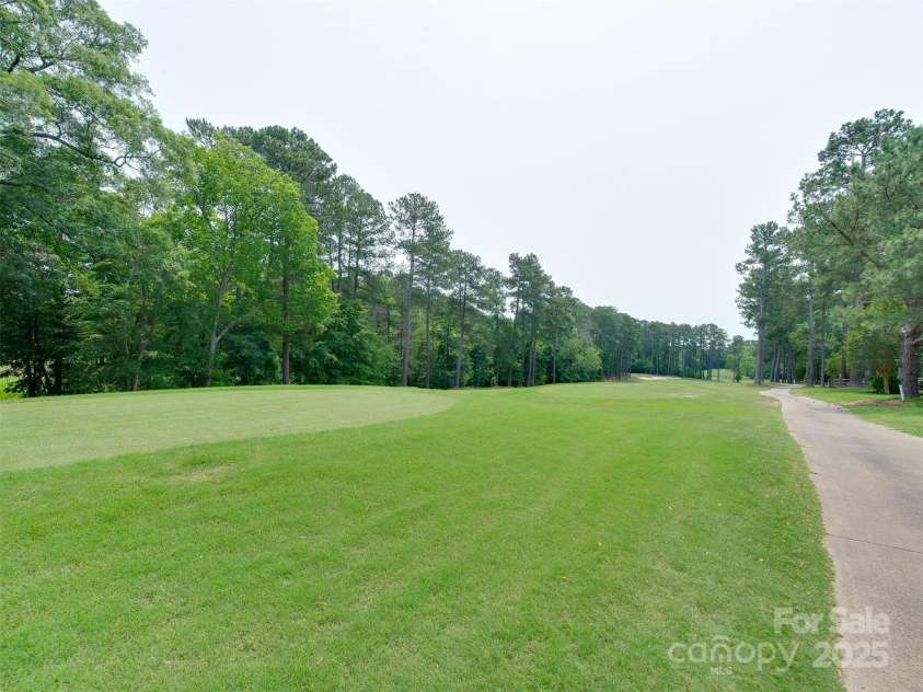 9607 Kestral Ridge Drive, Charlotte, NC 28269.  MLS# CAR4237682, YatesRealty ID 20323. 