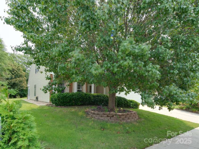 9607 Kestral Ridge Drive, Charlotte, NC 28269.  MLS# CAR4237682, YatesRealty ID 20323. 