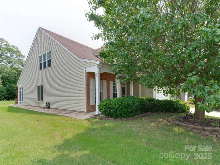 9607 Kestral Ridge Drive, Charlotte, NC 28269.  MLS# CAR4237682, YatesRealty ID 20323. 