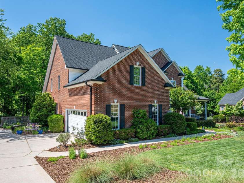 5029 Graystone Estates Drive, Belmont, NC 28012.  MLS# CAR4374658, YatesRealty ID 20325. 