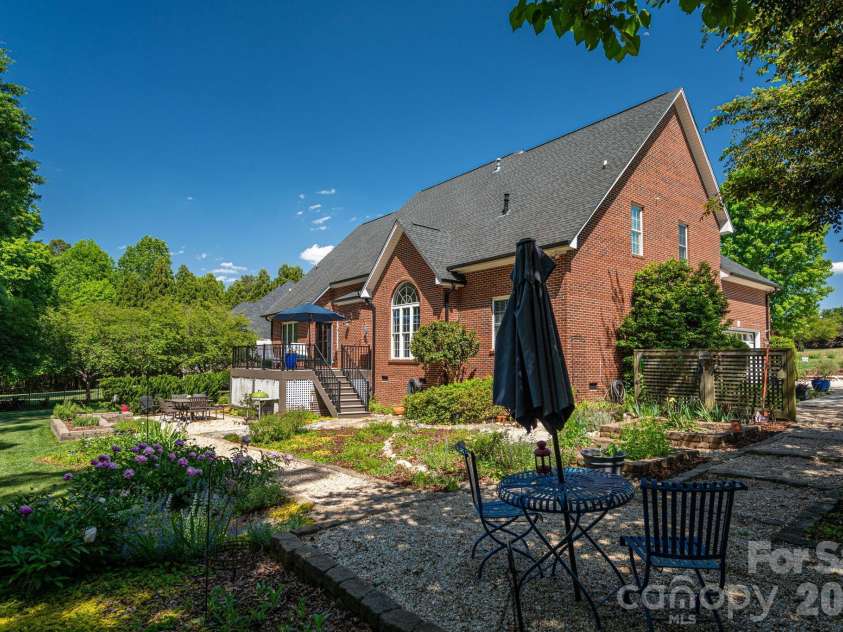 5029 Graystone Estates Drive, Belmont, NC 28012.  MLS# CAR4374658, YatesRealty ID 20325. 