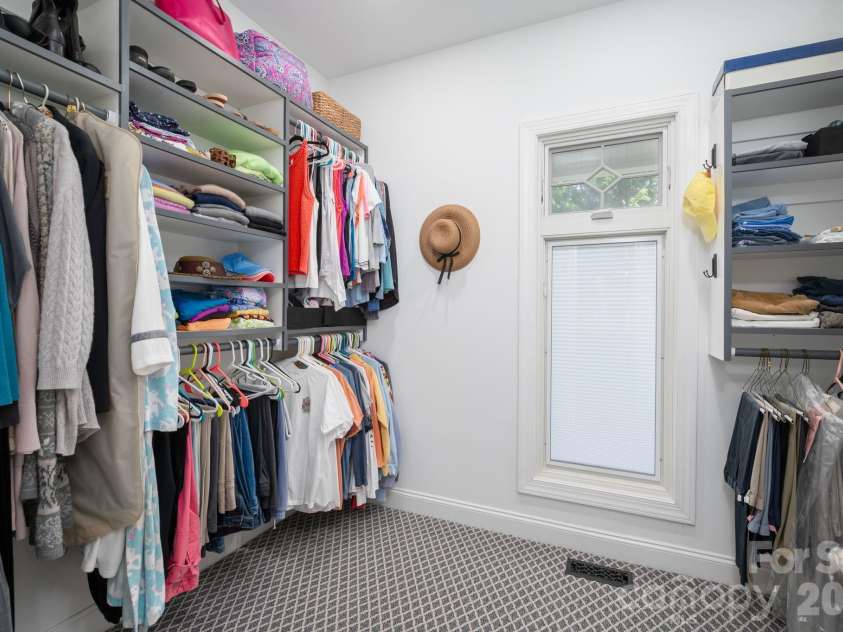 5029 Graystone Estates Drive, Belmont, NC 28012.  MLS# CAR4374658, YatesRealty ID 20325. 