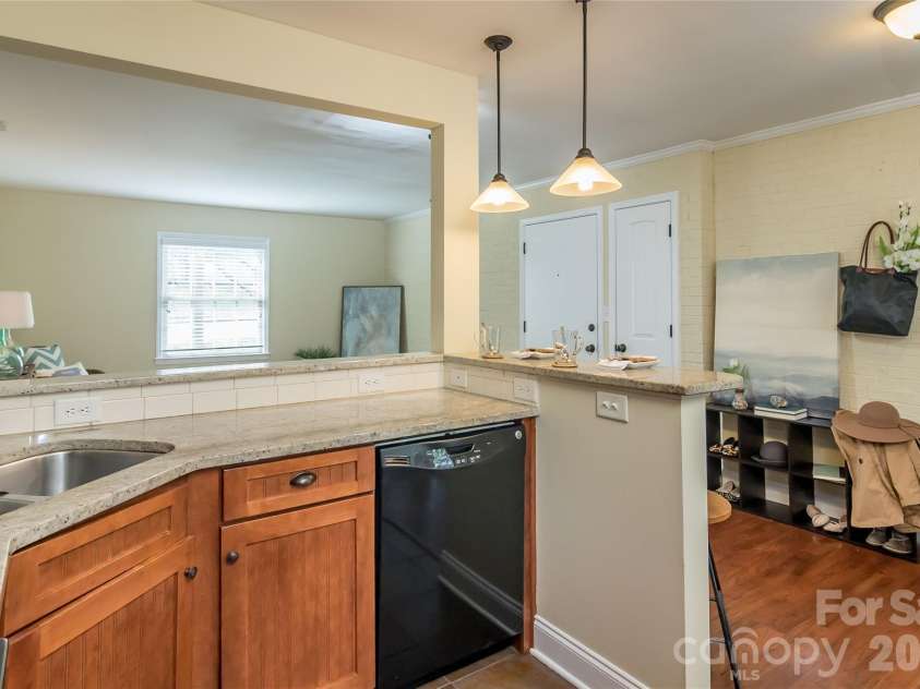 4911 Park Road, Charlotte, NC 28209.  MLS# CAR4340027, YatesRealty ID 20326. 