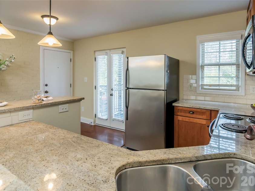 4911 Park Road, Charlotte, NC 28209.  MLS# CAR4340027, YatesRealty ID 20326. 