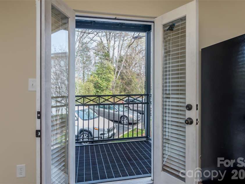 4911 Park Road, Charlotte, NC 28209.  MLS# CAR4340027, YatesRealty ID 20326. 