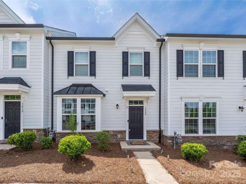 5008 Patton Drive, Gastonia, NC 28056.  MLS# CAR4283242, YatesRealty ID 20326. Beautiful contemporary exterior