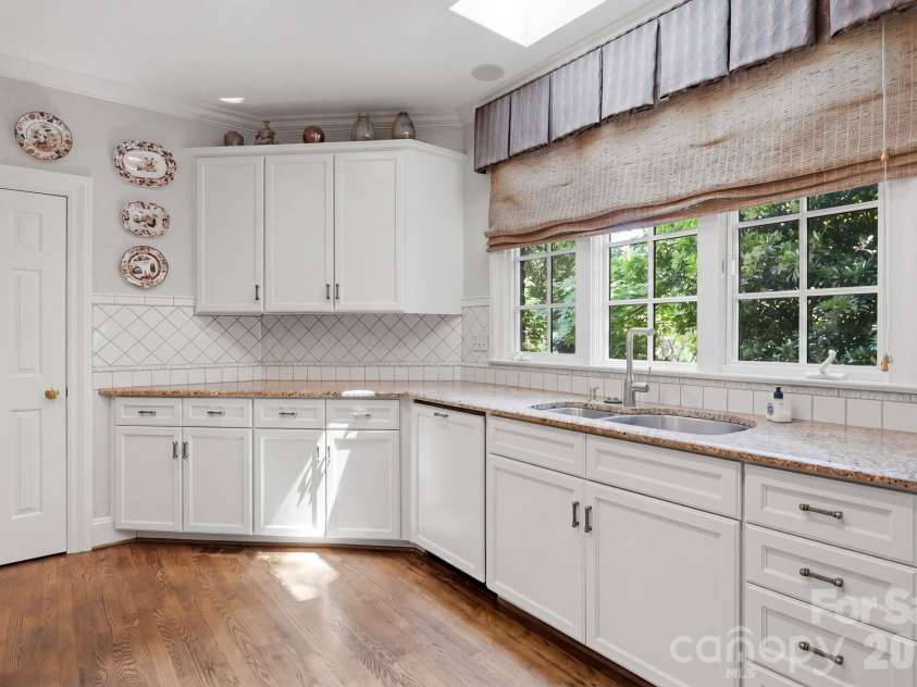 4145 Moorland Drive, Charlotte, NC 28226.  MLS# CAR4370757, YatesRealty ID 20327. Kitchen 