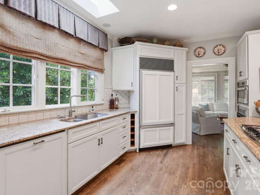4145 Moorland Drive, Charlotte, NC 28226.  MLS# CAR4370757, YatesRealty ID 20327. Kitchen 