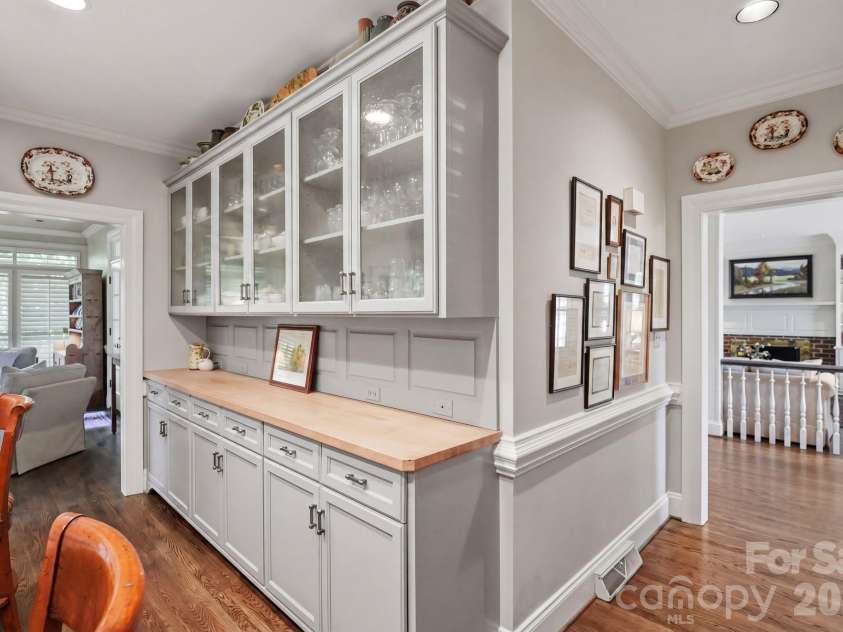 4145 Moorland Drive, Charlotte, NC 28226.  MLS# CAR4370757, YatesRealty ID 20327. Kitchen 
