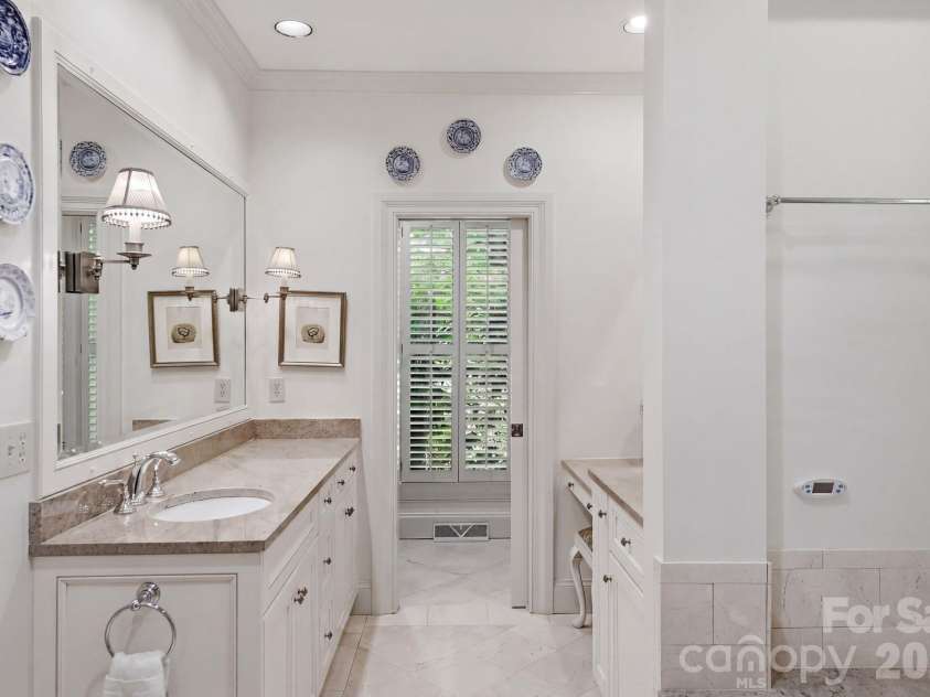 4145 Moorland Drive, Charlotte, NC 28226.  MLS# CAR4370757, YatesRealty ID 20327. Primary Bathroom 