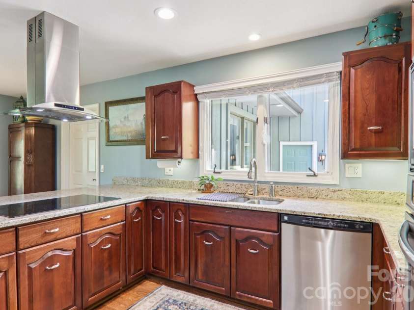 817 Greenwood Drive, Hendersonville, NC 28791.  MLS# CAR4371920, YatesRealty ID 20328. Kitchen
