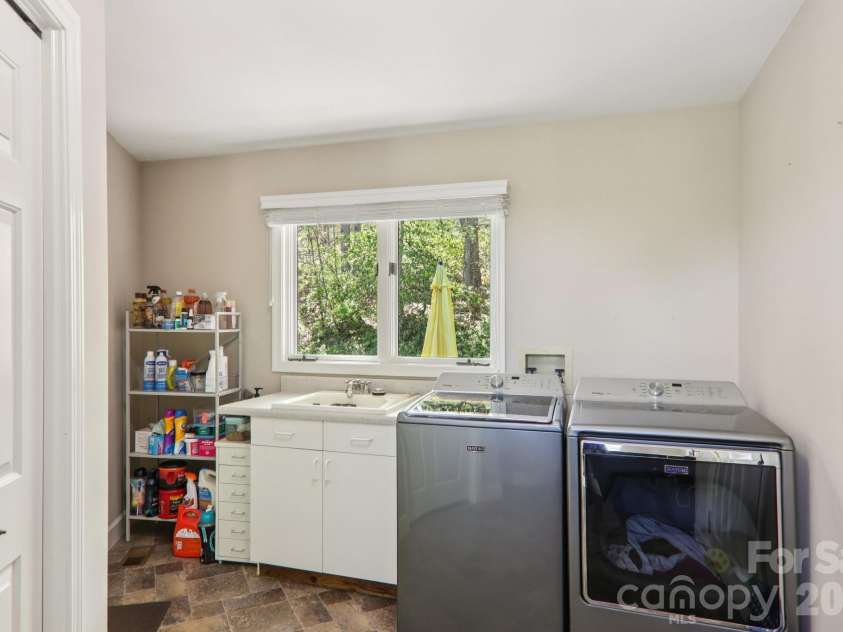 817 Greenwood Drive, Hendersonville, NC 28791.  MLS# CAR4371920, YatesRealty ID 20328. Laundry room