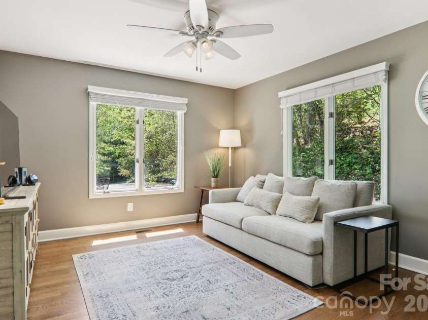 817 Greenwood Drive, Hendersonville, NC 28791.  MLS# CAR4371920, YatesRealty ID 20328. Study