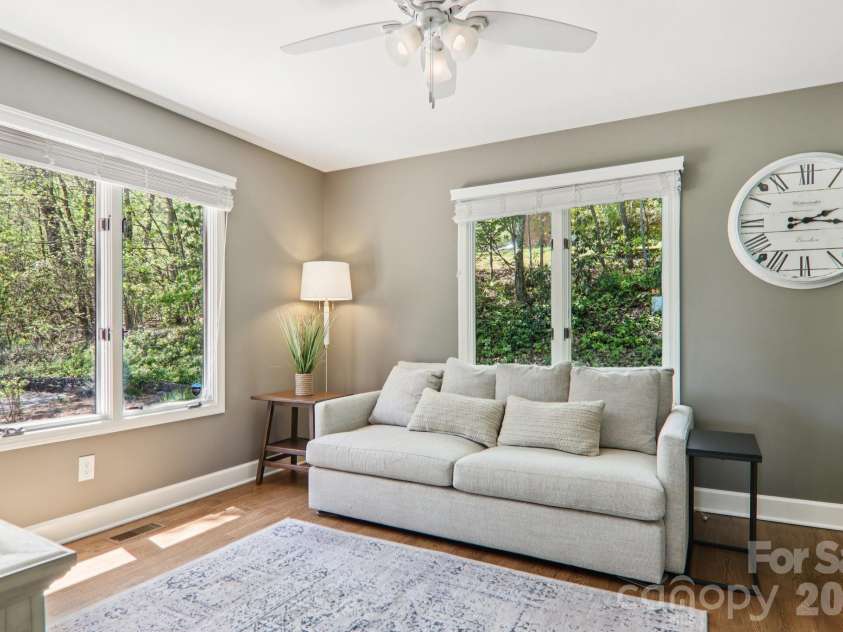 817 Greenwood Drive, Hendersonville, NC 28791.  MLS# CAR4371920, YatesRealty ID 20328. Study