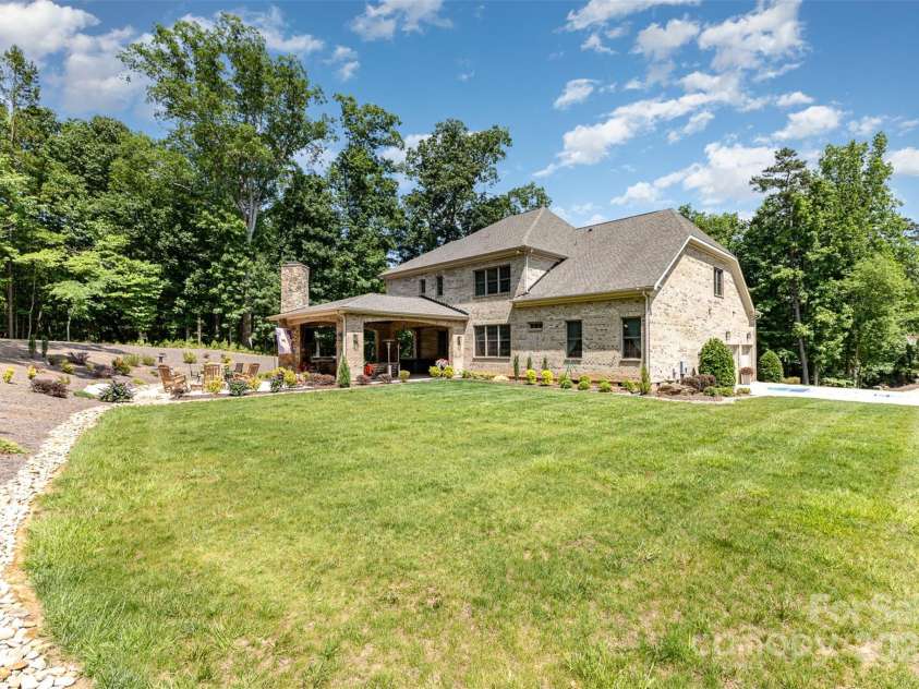 4005 Capullo Court, Matthews, NC 28104.  MLS# CAR4267499, YatesRealty ID 20329. 