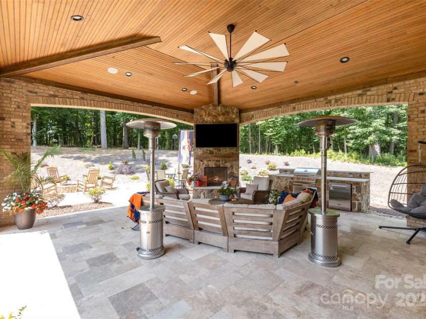 4005 Capullo Court, Matthews, NC 28104.  MLS# CAR4267499, YatesRealty ID 20329. 