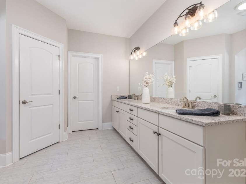 4005 Capullo Court, Matthews, NC 28104.  MLS# CAR4267499, YatesRealty ID 20329. 