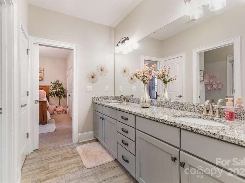 4005 Capullo Court, Matthews, NC 28104.  MLS# CAR4267499, YatesRealty ID 20329. 