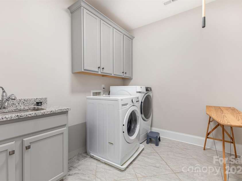 4005 Capullo Court, Matthews, NC 28104.  MLS# CAR4267499, YatesRealty ID 20329. 