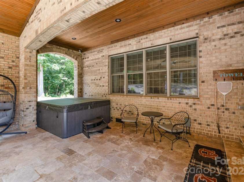 4005 Capullo Court, Matthews, NC 28104.  MLS# CAR4267499, YatesRealty ID 20329. 