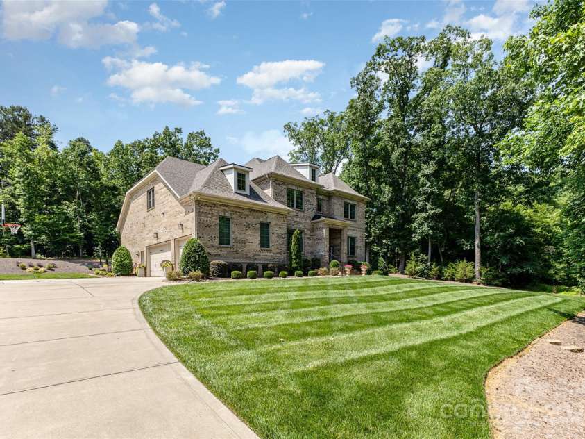 4005 Capullo Court, Matthews, NC 28104.  MLS# CAR4267499, YatesRealty ID 20329. 