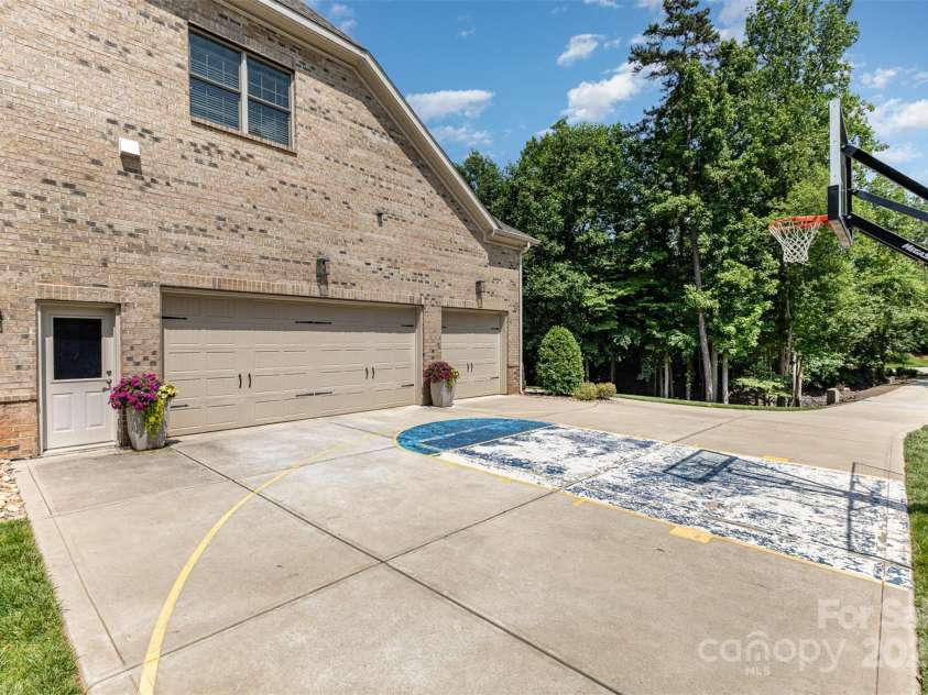 4005 Capullo Court, Matthews, NC 28104.  MLS# CAR4267499, YatesRealty ID 20329. 