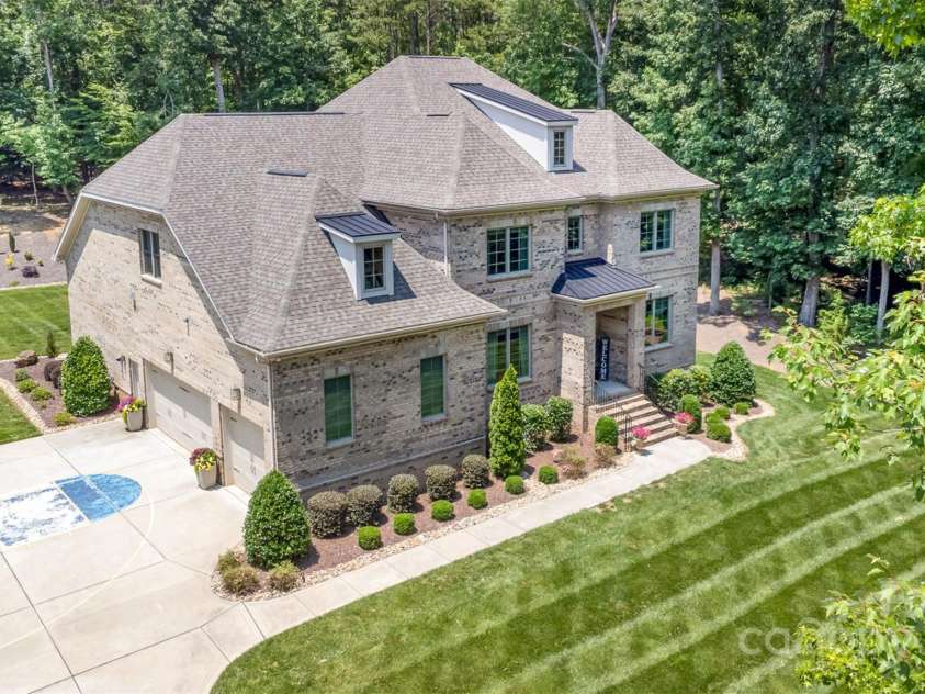 4005 Capullo Court, Matthews, NC 28104.  MLS# CAR4267499, YatesRealty ID 20329. 