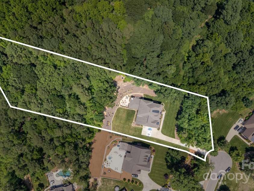 4005 Capullo Court, Matthews, NC 28104.  MLS# CAR4267499, YatesRealty ID 20329. 