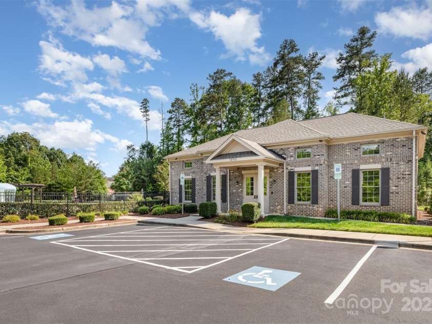 4005 Capullo Court, Matthews, NC 28104.  MLS# CAR4267499, YatesRealty ID 20329. 