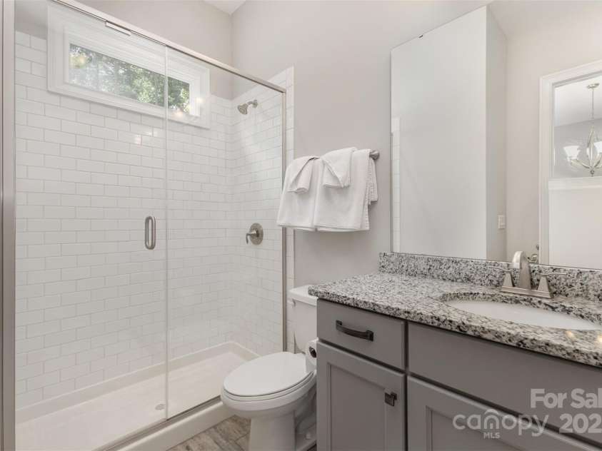 4005 Capullo Court, Matthews, NC 28104.  MLS# CAR4267499, YatesRealty ID 20329. EnSuite Main Floor Full Bath