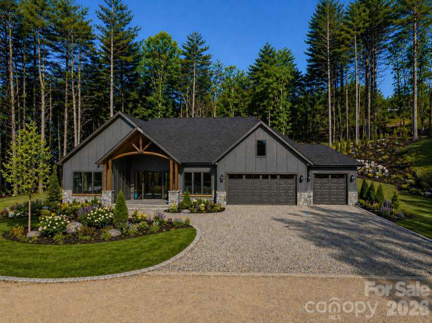 83 Mont Clair Trail, Horse Shoe, NC 28742.  MLS# CAR4317108, YatesRealty ID 20329. 