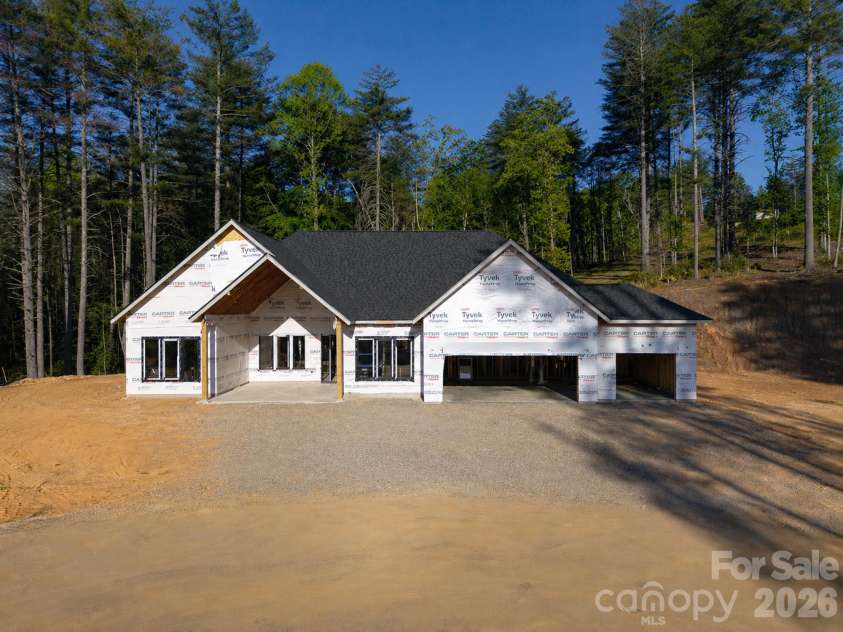 83 Mont Clair Trail, Horse Shoe, NC 28742.  MLS# CAR4317108, YatesRealty ID 20329. 