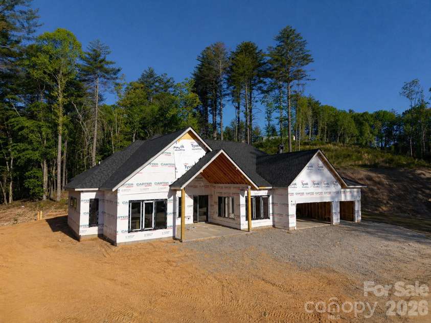 83 Mont Clair Trail, Horse Shoe, NC 28742.  MLS# CAR4317108, YatesRealty ID 20329. 