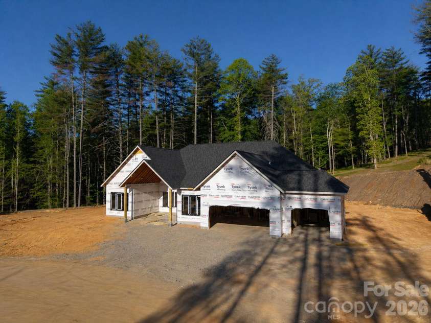 83 Mont Clair Trail, Horse Shoe, NC 28742.  MLS# CAR4317108, YatesRealty ID 20329. 