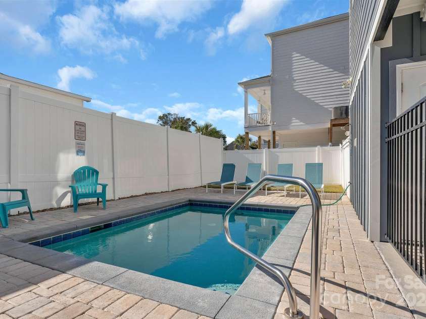 333 Calhoun Drive, Garden City, SC 29576.  MLS# CAR4176788, YatesRealty ID 2033. NO dive pool with bench seats for relaxing.