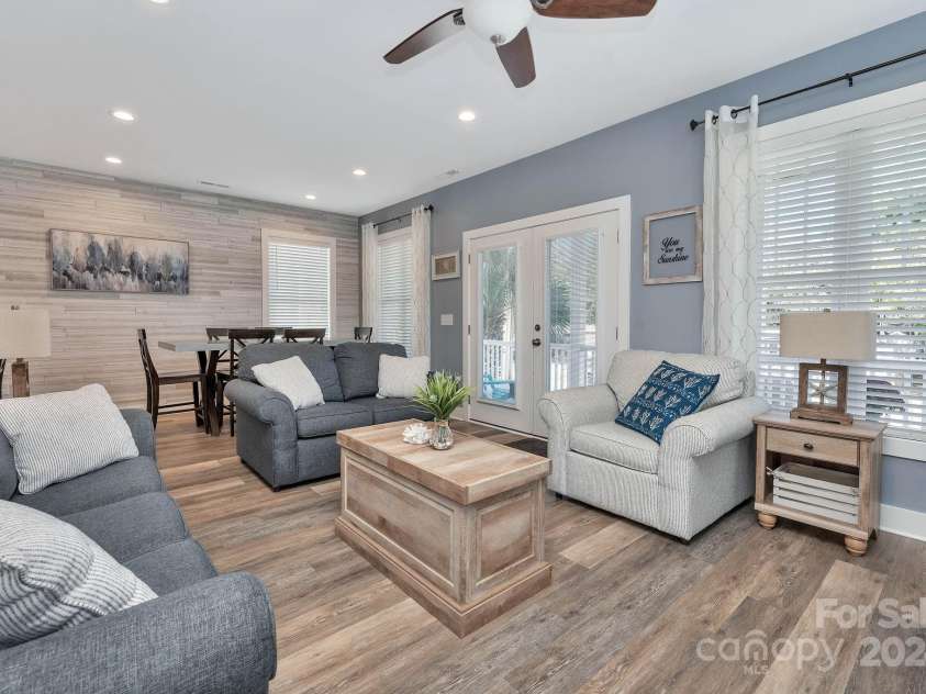 333 Calhoun Drive, Garden City, SC 29576.  MLS# CAR4176788, YatesRealty ID 2033. Sleeper sofa for additional guests.