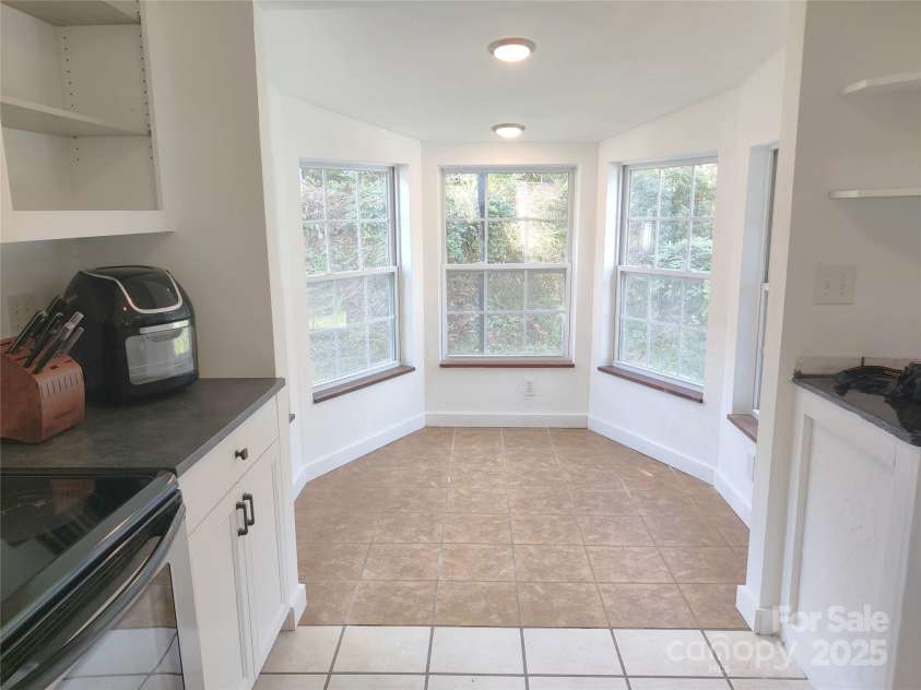 7 and 11 Dalph Drive, Weaverville, NC 28787.  MLS# CAR4315125, YatesRealty ID 2033. Sunroom