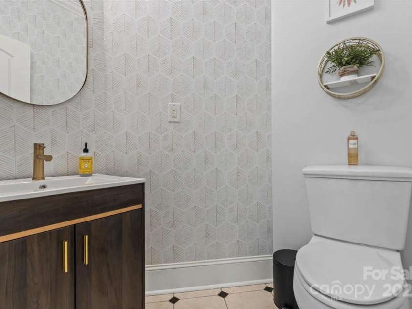 18745 Bluff Point Road, Cornelius, NC 28031.  MLS# CAR4264451, YatesRealty ID 20330. 1/2 bathroom