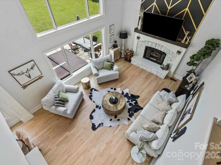 18745 Bluff Point Road, Cornelius, NC 28031.  MLS# CAR4264451, YatesRealty ID 20330. 2 story great room