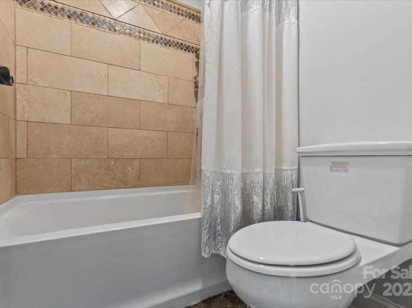 18745 Bluff Point Road, Cornelius, NC 28031.  MLS# CAR4264451, YatesRealty ID 20330. Jack n' jill bathroom