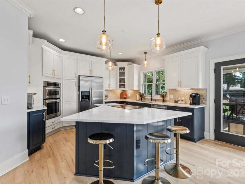 18745 Bluff Point Road, Cornelius, NC 28031.  MLS# CAR4264451, YatesRealty ID 20330. Remodeled kitchen