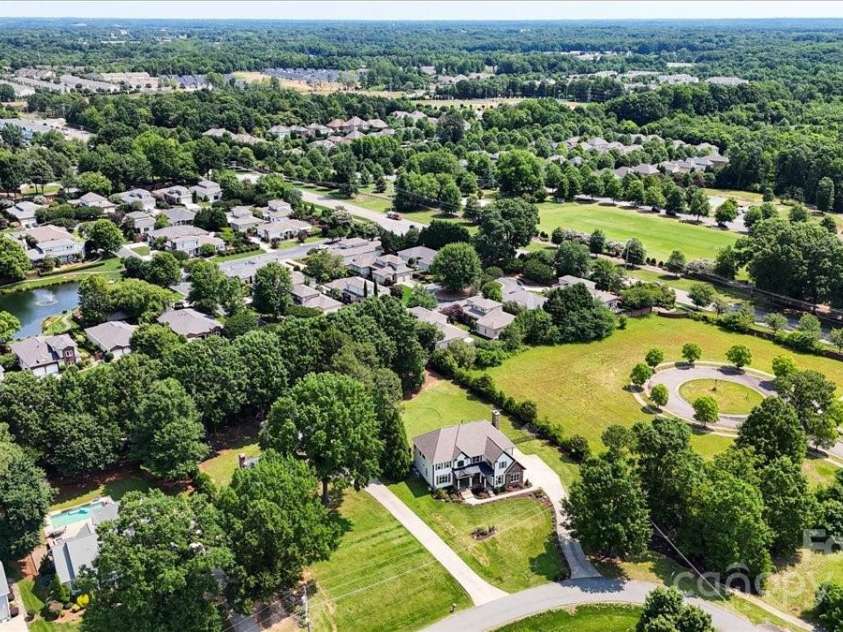 18745 Bluff Point Road, Cornelius, NC 28031.  MLS# CAR4264451, YatesRealty ID 20330. TONS OF PRIVACY