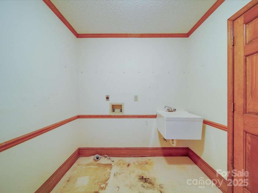 2721 Tara Drive, Monroe, NC 28112.  MLS# CAR4251045, YatesRealty ID 20331. 