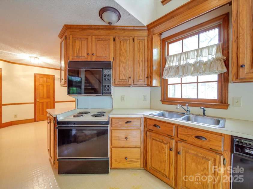 2721 Tara Drive, Monroe, NC 28112.  MLS# CAR4251045, YatesRealty ID 20331. 