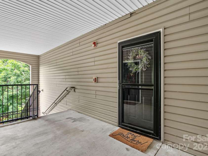 435 Appeldoorn Circle, Asheville, NC 28803.  MLS# CAR4261348, YatesRealty ID 20332. 