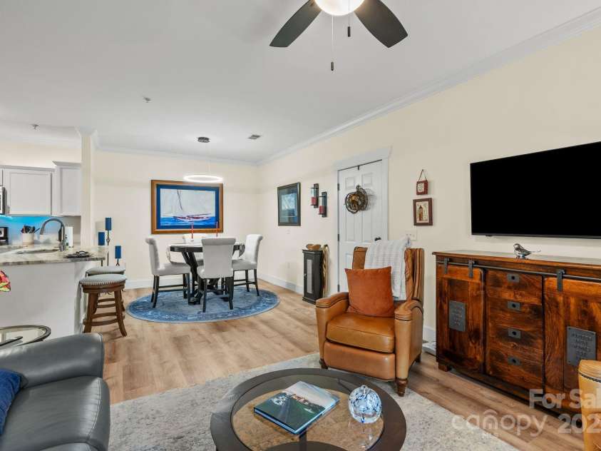 435 Appeldoorn Circle, Asheville, NC 28803.  MLS# CAR4261348, YatesRealty ID 20332. 