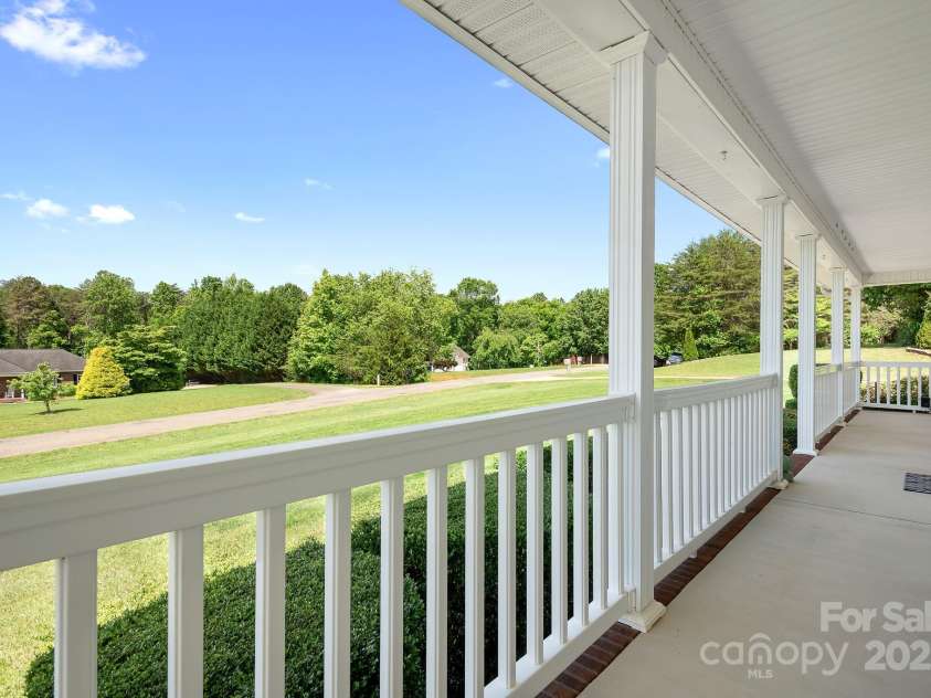136 Barringer Drive, Statesville, NC 28625.  MLS# CAR4265098, YatesRealty ID 20333. 