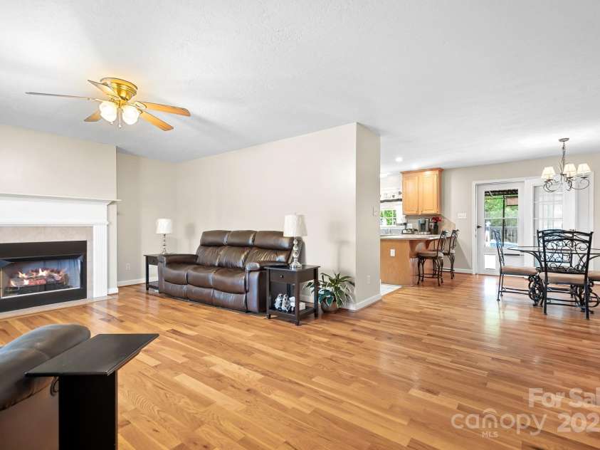136 Barringer Drive, Statesville, NC 28625.  MLS# CAR4265098, YatesRealty ID 20333. 